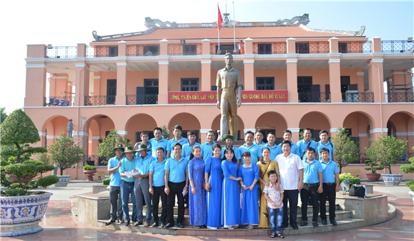 Ghi nhớ hành trình cứu nước của Chủ tịch Hồ Chí Minh, ra sức xây dựng quê hương Vĩnh Thuận ngày càng đổi mới, phát triển