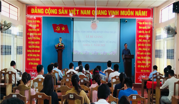 Bế giảng lớp bồi dưỡng nhận thức về Đảng khóa I năm 2025